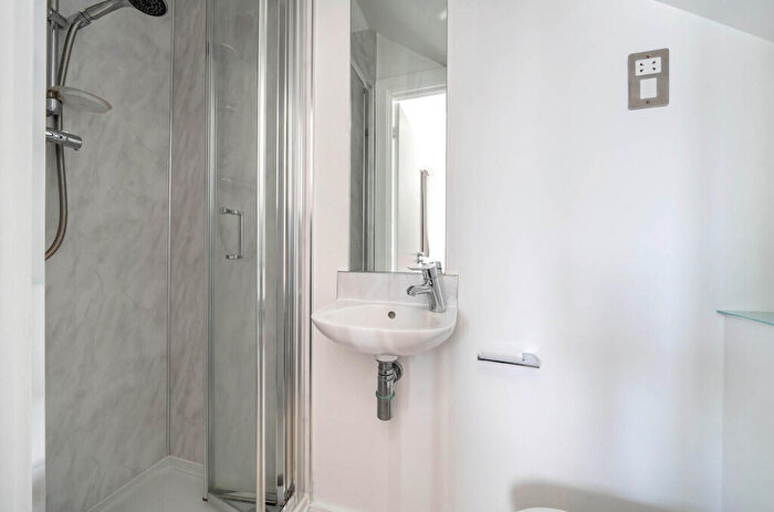 2 Bedroom Flat For Sale In Halfway Street, Sidcup, DA15