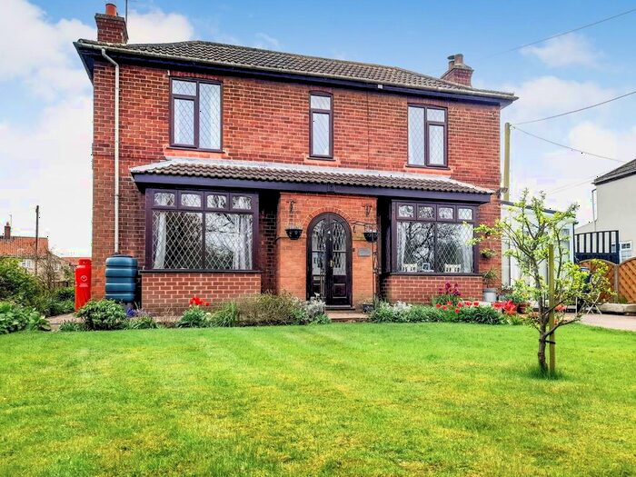 4 Bedroom Detached House For Sale In Templefield Road, Willoughton, Gainsborough, DN21