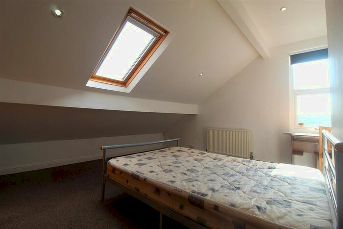 3 Bedroom Flat To Rent In Glebe Avenue, Burley, LS5