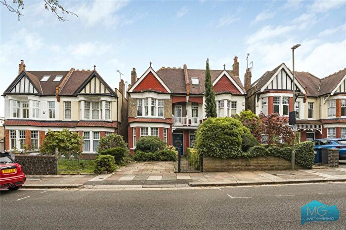 4 Bedroom Semi Detached House For Sale In Park View Road, London, N3