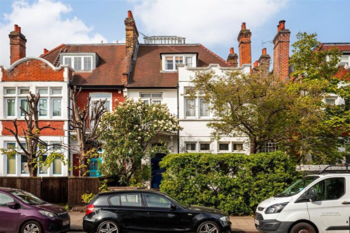 2 Bedroom Flat To Rent In Emlyn Road, W12
