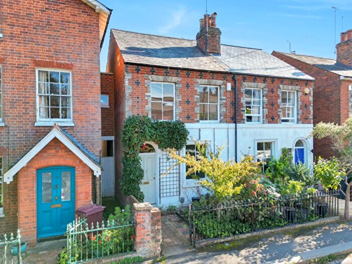 3 Bedroom Semi-Detached House For Sale In New Road, Reading, RG1