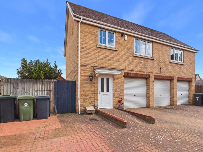 1 Bedroom Coach House For Sale In Rowletts View, Biggleswade, SG18