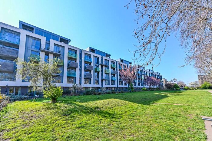 2 Bedroom Flat For Sale In Blackthorn Avenue, Islington, London, N7