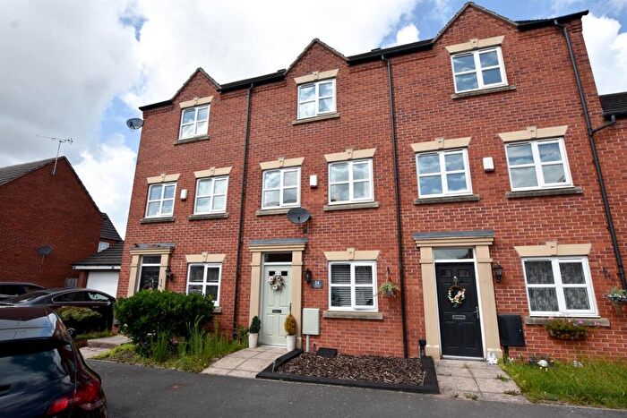 3 Bedroom Town House For Sale In Blakeholme Court, Burton-On-Trent, DE14