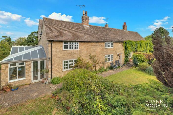 4 Bedroom Cottage For Sale In Old North Road, Water Newton, PE8