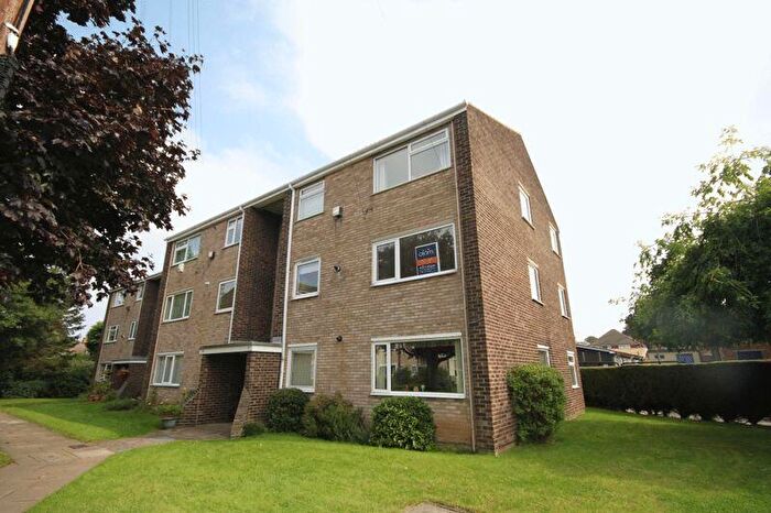 2 Bedroom Flat For Sale In Regent Gardens, Grimsby, DN34