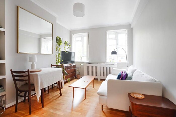 1 Bedroom Flat For Sale In Barry Road, East Dulwich, London, SE22