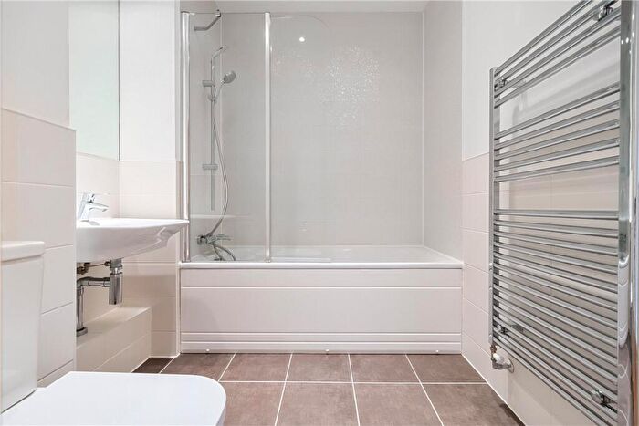 2 Bedroom Apartment To Rent In Victoria Bridge Road, Bath, Somerset, BA2