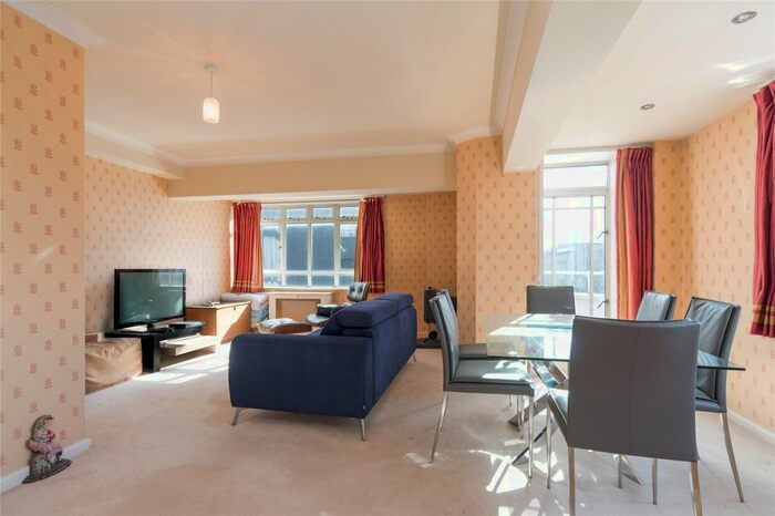 1 Bedroom Flat To Rent In University Street, Bloomsbury, WC1E