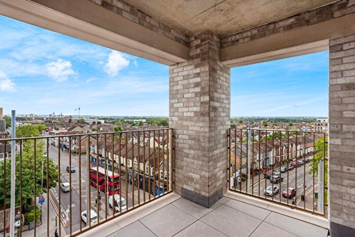 1 Bedroom Apartment For Sale In No. Wood Street, London, E17