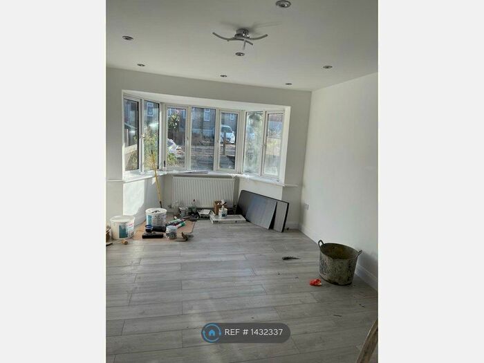 3 Bedroom Terraced House To Rent In Romsey Road, Tilehurst, Reading, RG30