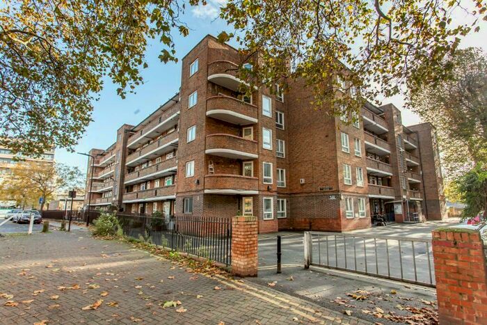 2 Bedroom Flat To Rent In Warburton Street, London, E8