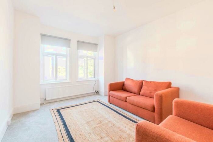 2 Bedroom Flat To Rent In Durham Road, East Finchley, London, N2
