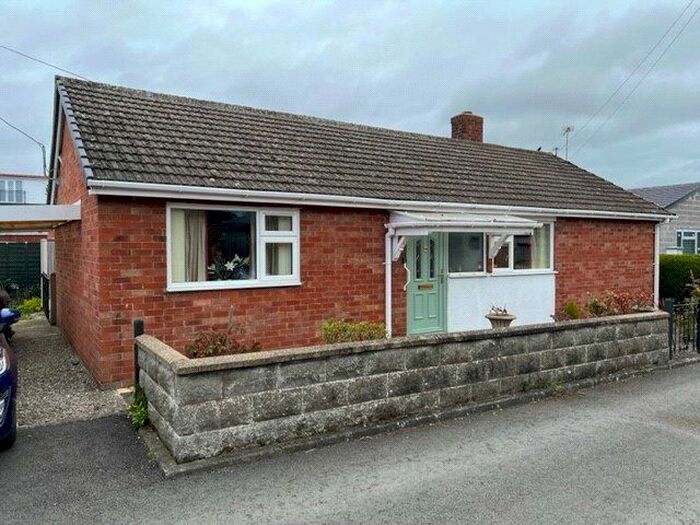 2 Bedroom Bungalow For Sale In Ashfield Drive, Llanymynech, Powys, SY22