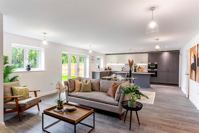 5 Bedroom Detached House For Sale In Washpond Lane, Warlingham, CR6