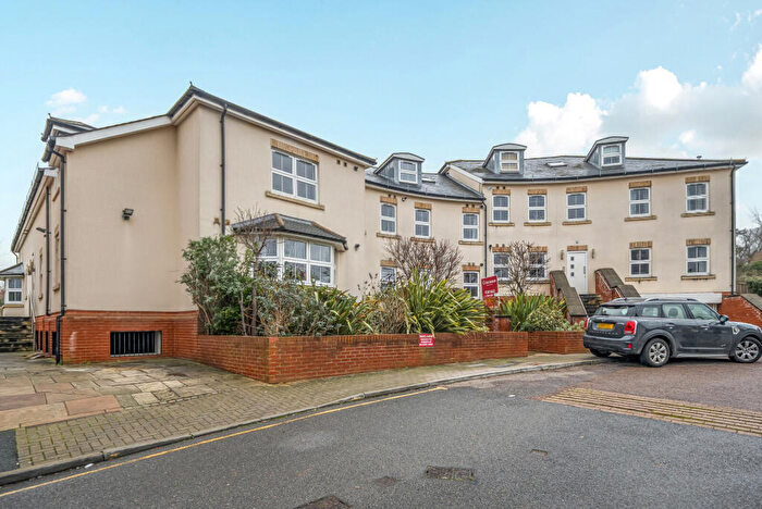 2 Bedroom Flat For Sale In Queens Road, Guildford, Surrey, GU1
