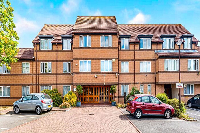 1 Bedroom Flat For Sale In Beehive Lane, Ilford, IG4