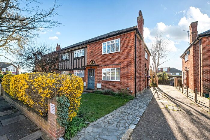 2 Bedroom Flat For Sale In Baronsmede, London, W5