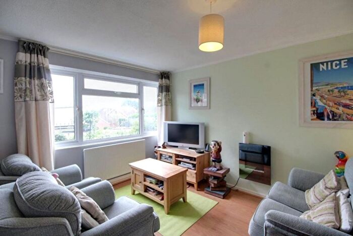 2 Bedroom End Of Terrace House To Rent In Barrie Road, Farnham, Surrey, GU9