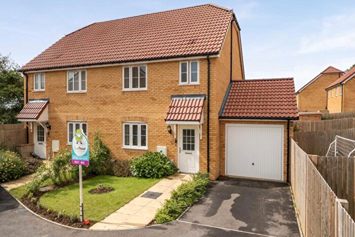 3 Bedroom Semi Detached House For Sale In Daniels Place, Hawkinge, CT18