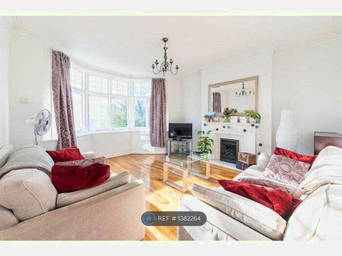 2 Bedroom Flat To Rent In Boileau Road, London, W5