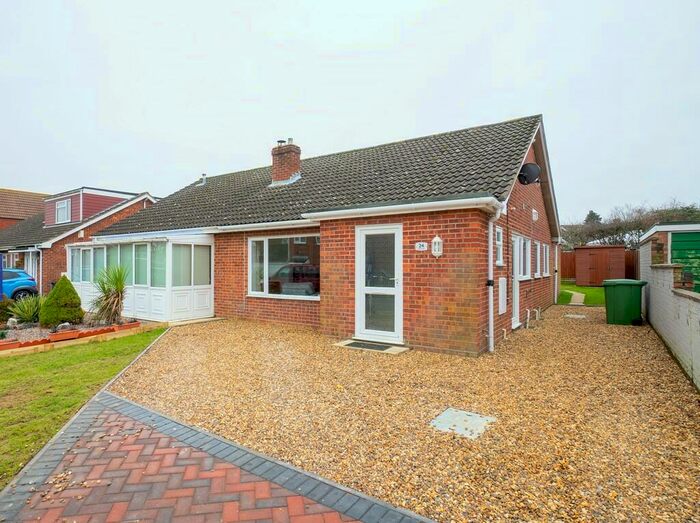 4 Bedroom Semi-Detached Bungalow To Rent In Lark Rise, Mulbarton, NR14