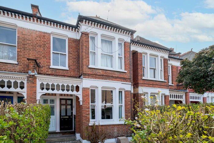 2 Bedroom Flat To Rent In Cavendish Road, London, SW12