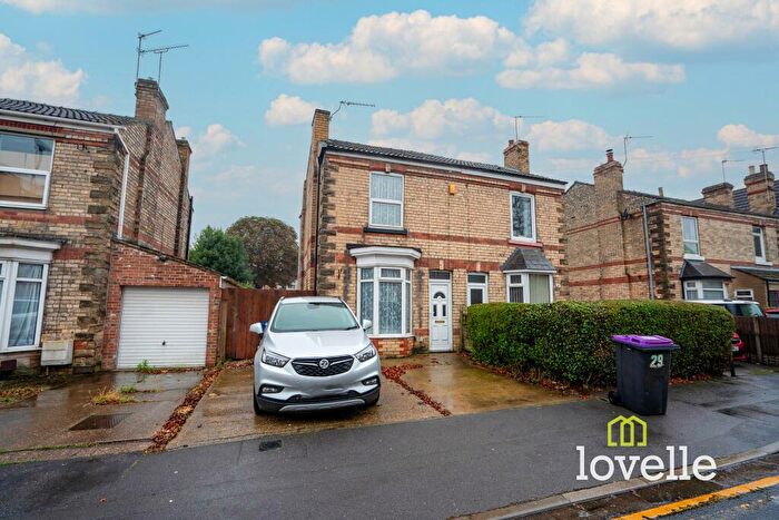3 Bedroom Semi-Detached House For Sale In North Marsh Road, Gainsborough, DN21