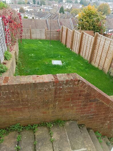 1 Bedroom Flat To Rent In Victoria Road, Chatham, ME4