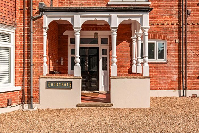 2 Bedroom Flat For Sale In Pembroke Road, Woking, Surrey, GU22