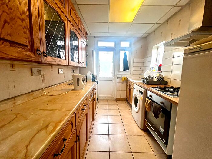 4 Bedroom End Of Terrace House To Rent In Sandringham Road, Barking, IG11
