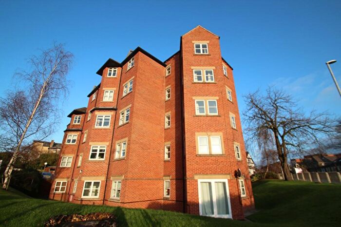 2 Bedroom Flat To Rent In Falkland Mount, Leeds, West Yorkshire, LS17