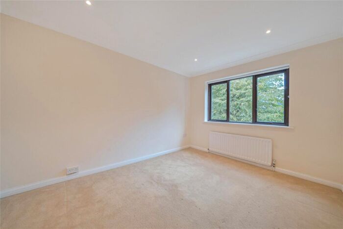 5 Bedroom Detached House For Sale In Fyfield Close, Bromley, BR2