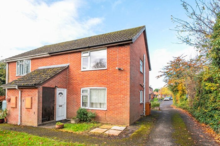 1 Bedroom Maisonette For Sale In Eleanor Court, Ludgershall, SP11