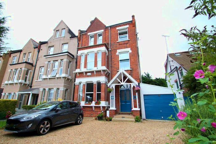 2 Bedroom Flat To Rent In Kent Gardens, London, W13