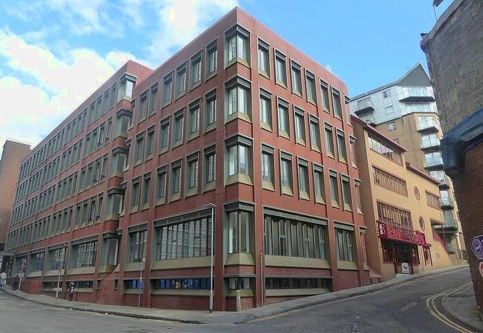 2 Bedroom Flat To Rent In Garrard House, Reading, RG1