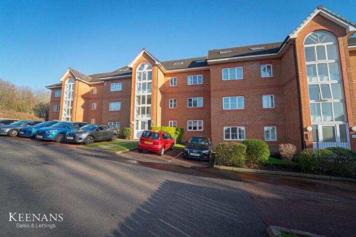2 Bedroom Flat To Rent In Broadoaks, Bury, BL9