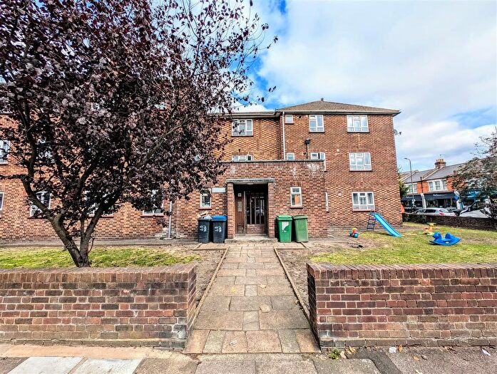 3 Bedroom Flat To Rent In Haydons Road, London, SW19