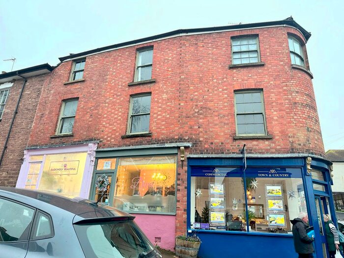 2 Bedroom Flat To Rent In Flat, Central House, Dean Road, Newnham, GL14