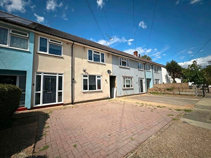3 Bedroom Terraced House For Sale In Amersham Road, Romford, RM3