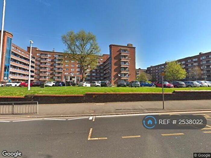 3 Bedroom Flat To Rent In Cambridge Gardens, Kingston Upon Thames, KT1