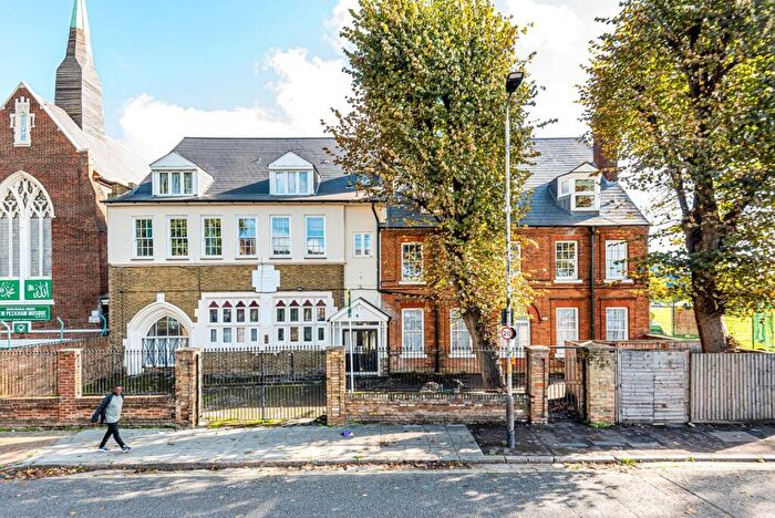 1 Bedroom Flat To Rent In Cobourg Road, Camberwell, SE5