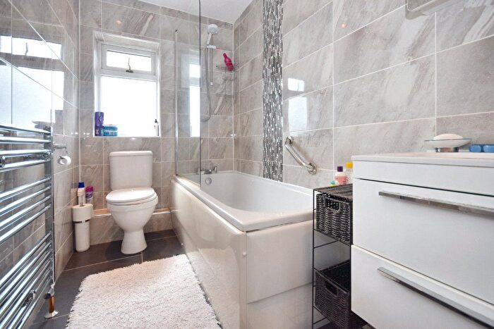 4 Bedroom Detached House For Sale In Grange Drive, Ossett, West Yorkshire, WF5