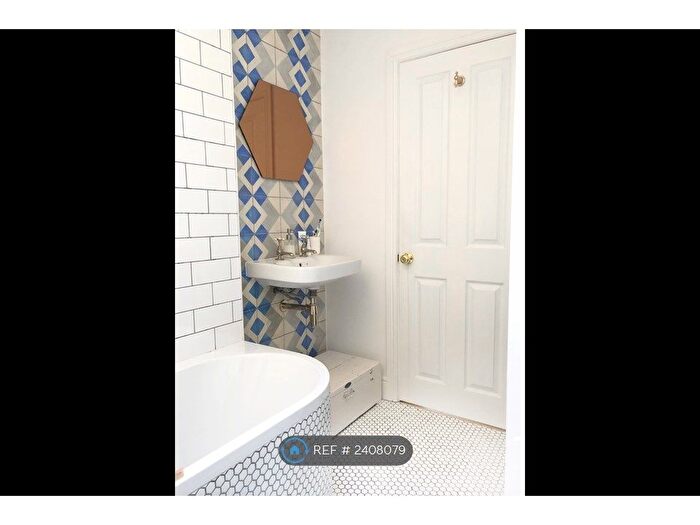 2 Bedroom Flat To Rent In Beryl Road, London, W6
