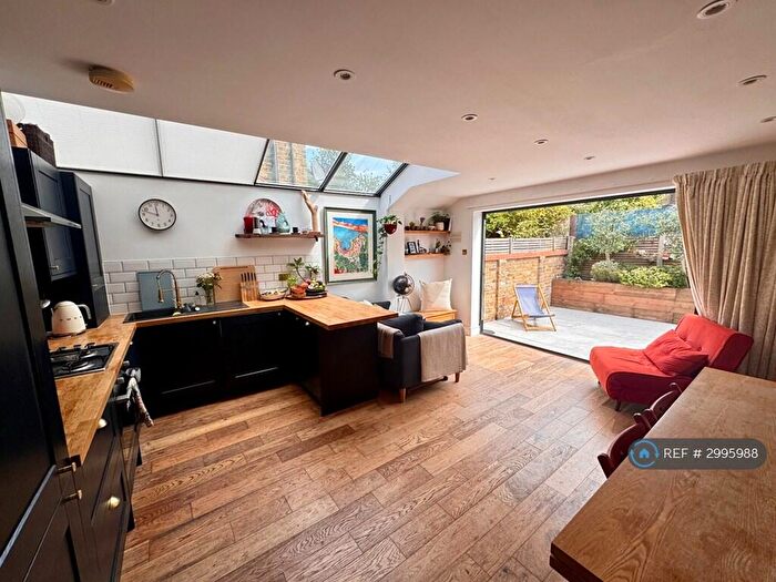 2 Bedroom Flat To Rent In Ulverscroft Road, London, SE22