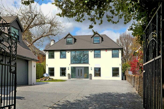 7 Bedroom Detached House To Rent In Cherry Tree Road, Farnham Royal, Slough, SL2