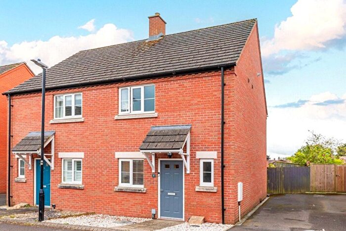 3 Bedroom Semi-Detached House For Sale In Dowse Road, Devizes, Wiltshire, SN10