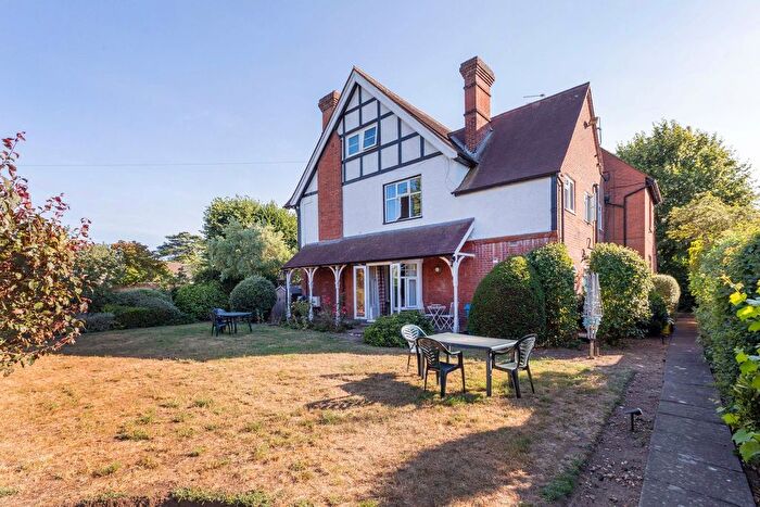 2 Bedroom Flat For Sale In Queens Road, Datchet, Slough, SL3