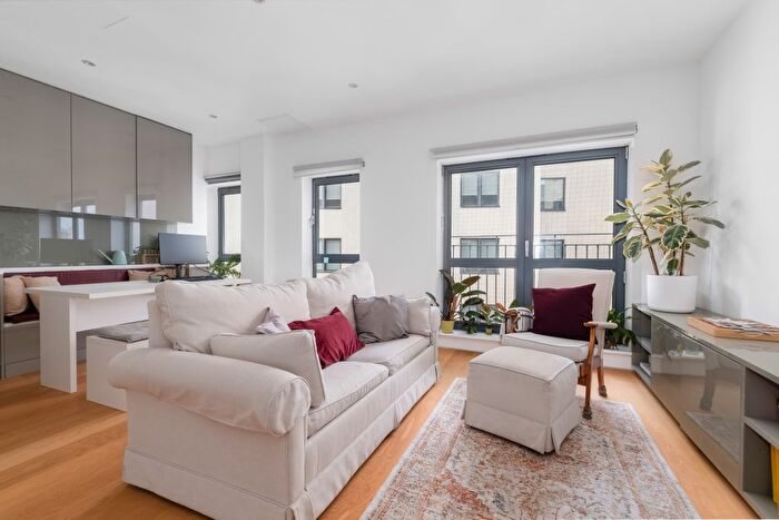 2 Bedroom Flat To Rent In Boundary Street, London, E2